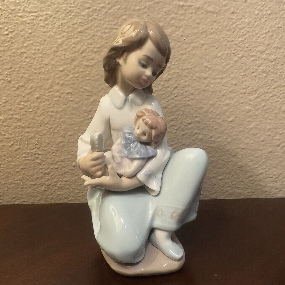 Lladro Figurine 5990 Thoughtful Caress Mint Condition No Box